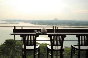 Ditch The Desk - This Balcony at Danga Bay is Your New Office!